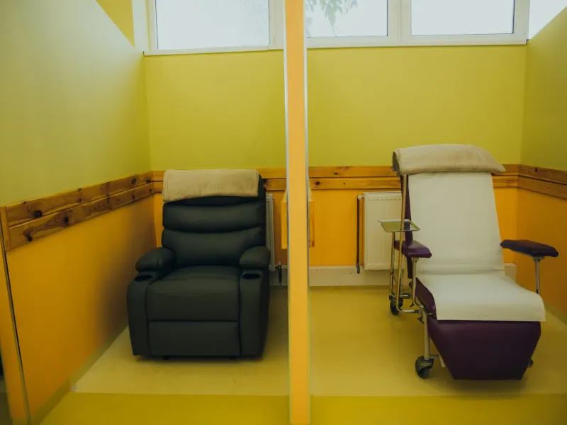 Camera de repaus in care pacientul asteapta inainte de scanare